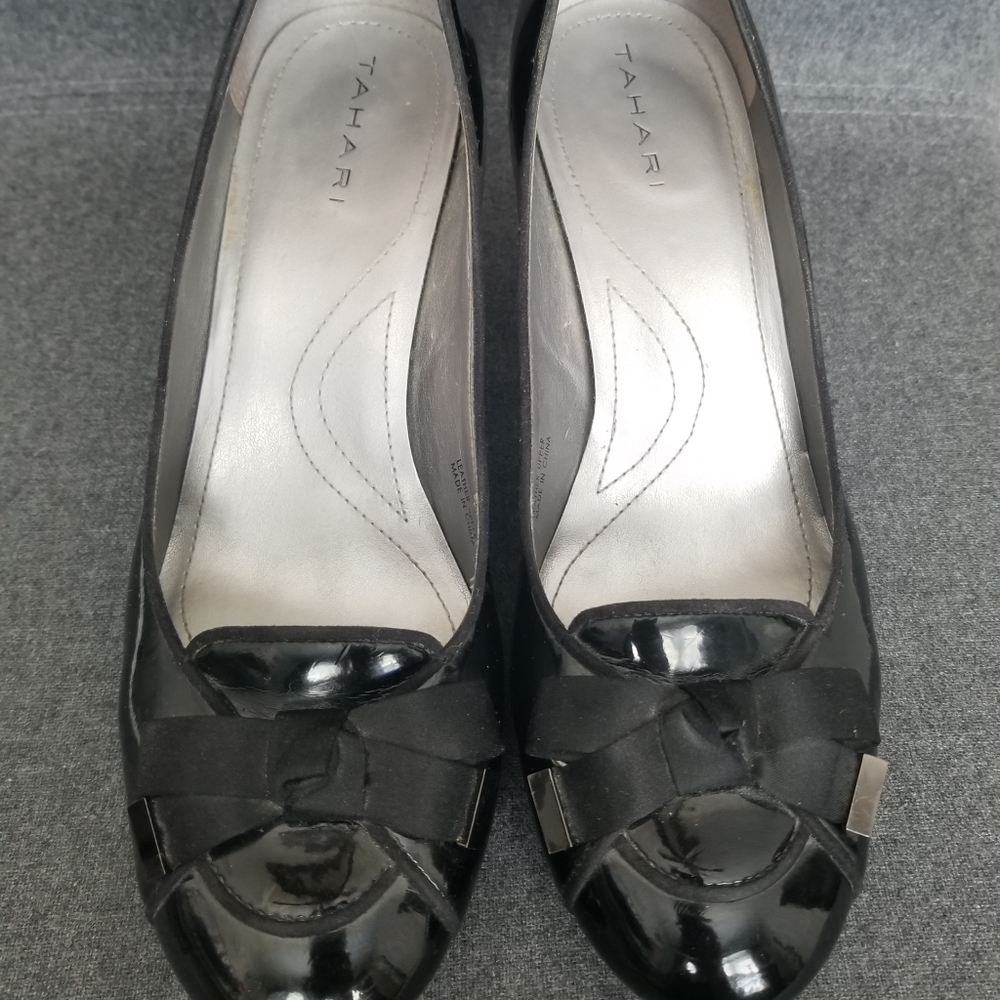 Tahari Kira Black Patent Pumps Size 8